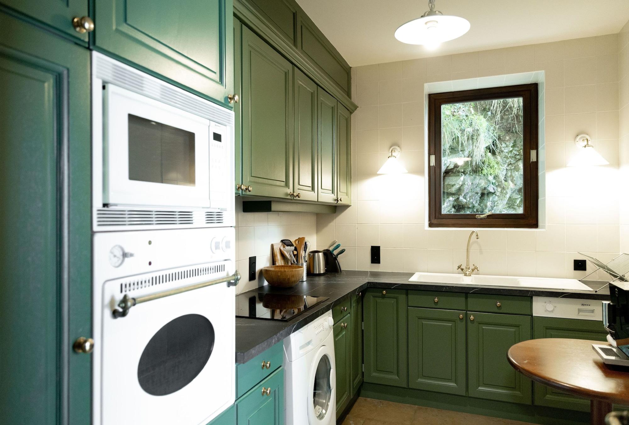 Le Palace De Menthon Exteriér fotografie A modern kitchen