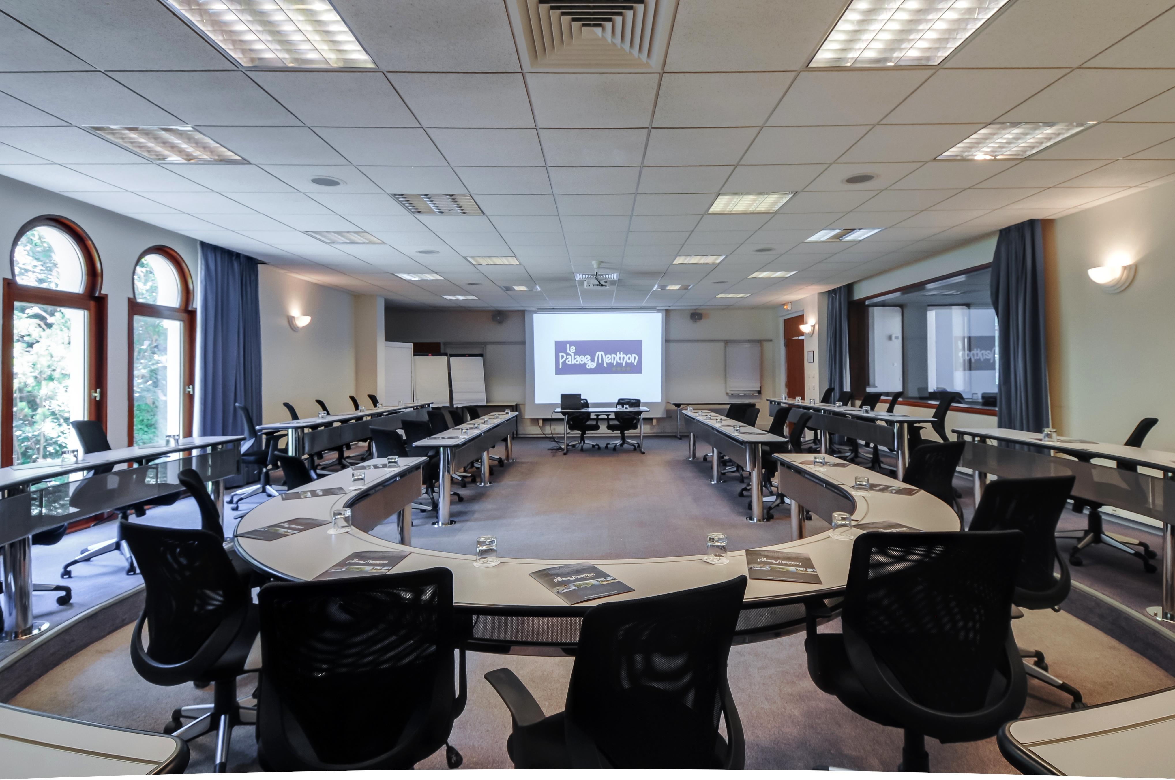 Le Palace De Menthon Exteriér fotografie The conference room