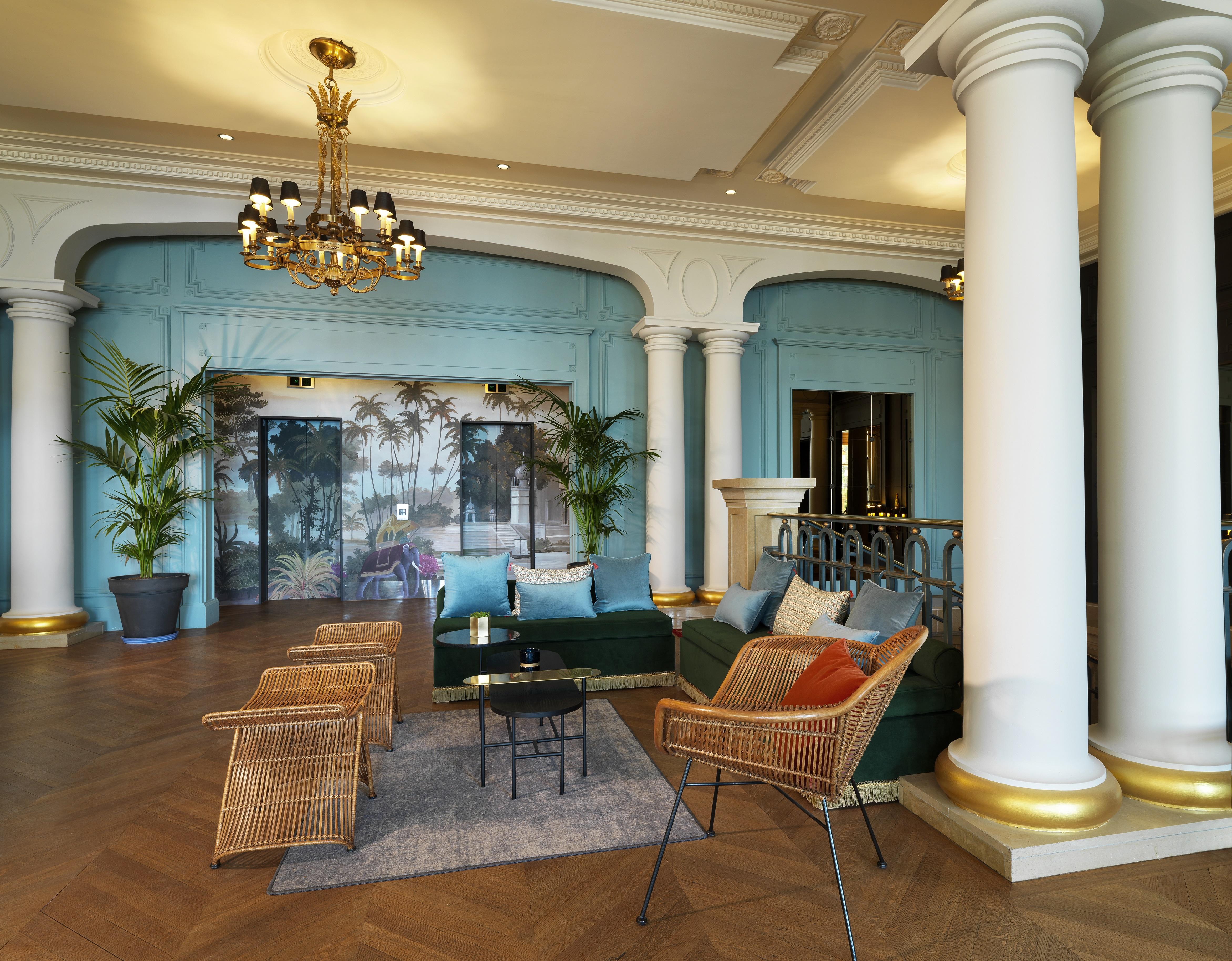 Le Palace De Menthon Exteriér fotografie The lobby of the hotel