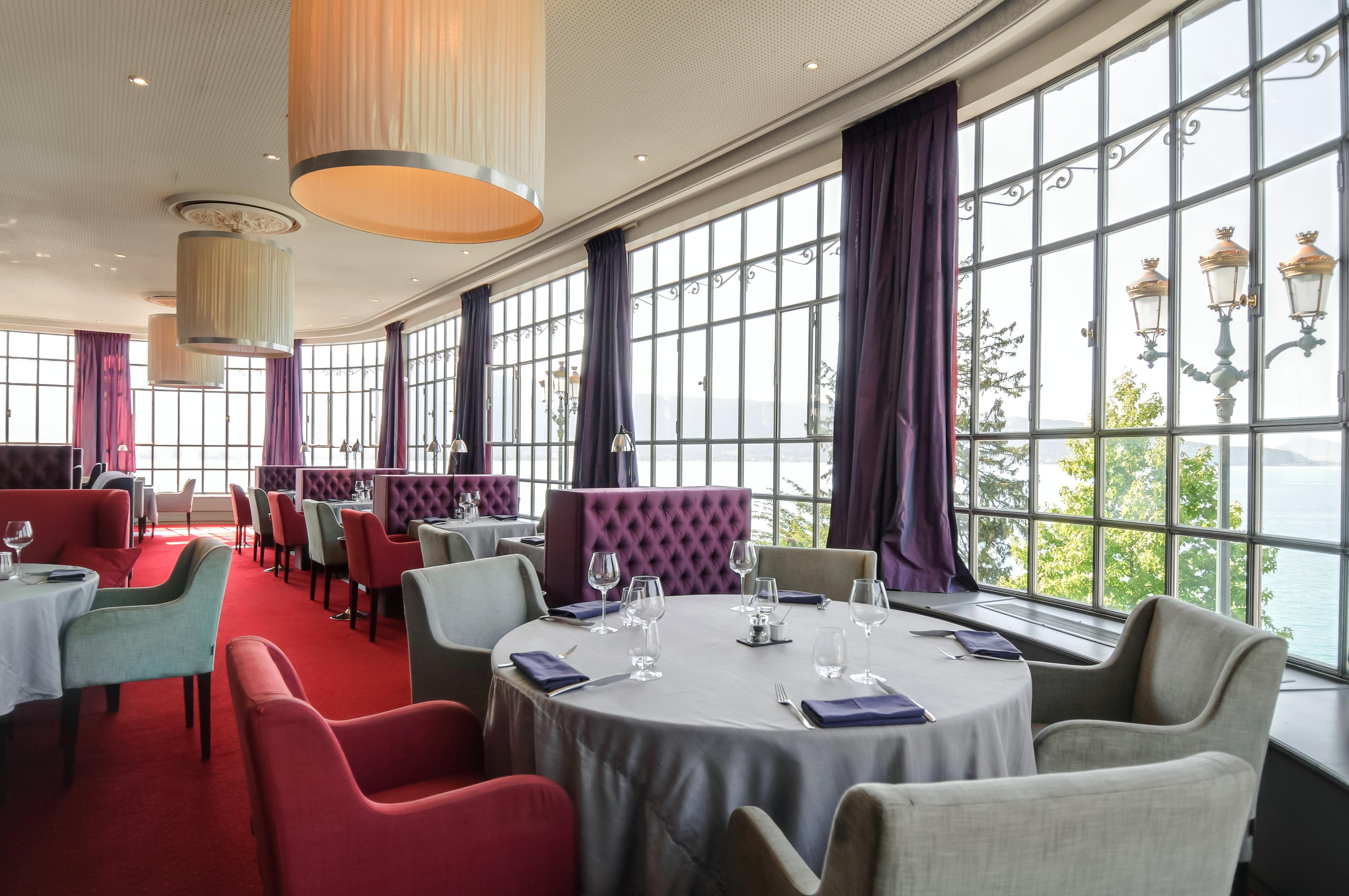 Le Palace De Menthon Exteriér fotografie Restaurant