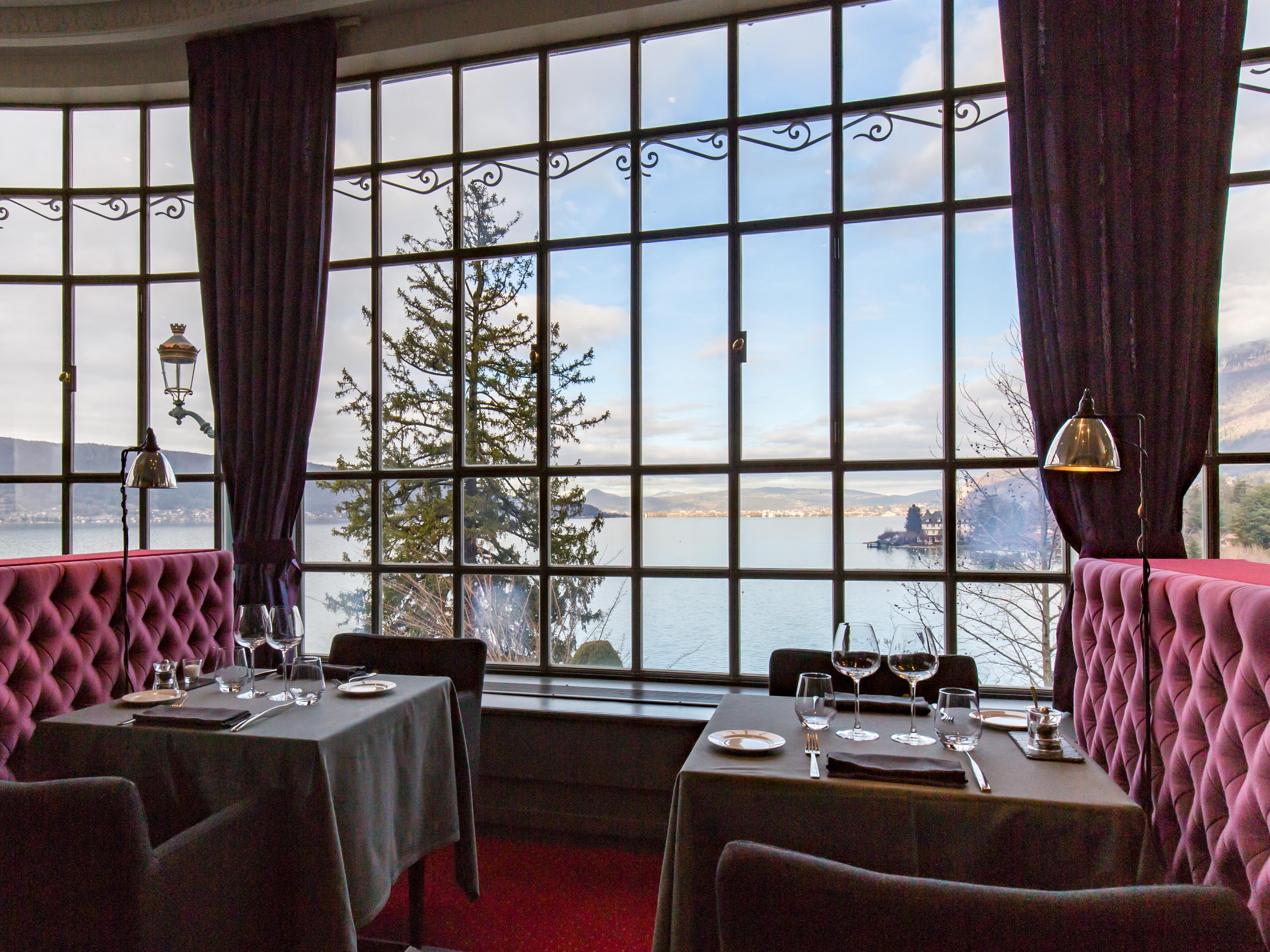 Le Palace De Menthon Exteriér fotografie Restaurant