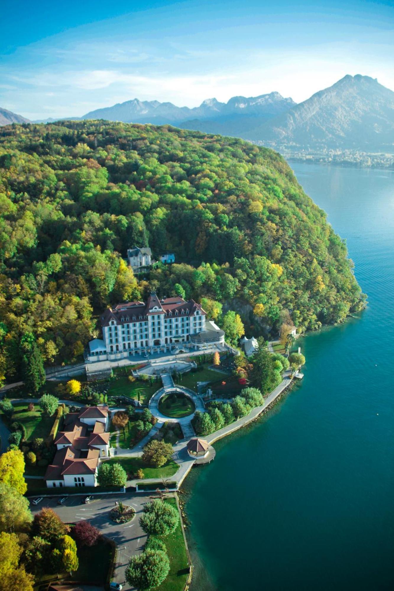 Le Palace De Menthon Exteriér fotografie Aerial view