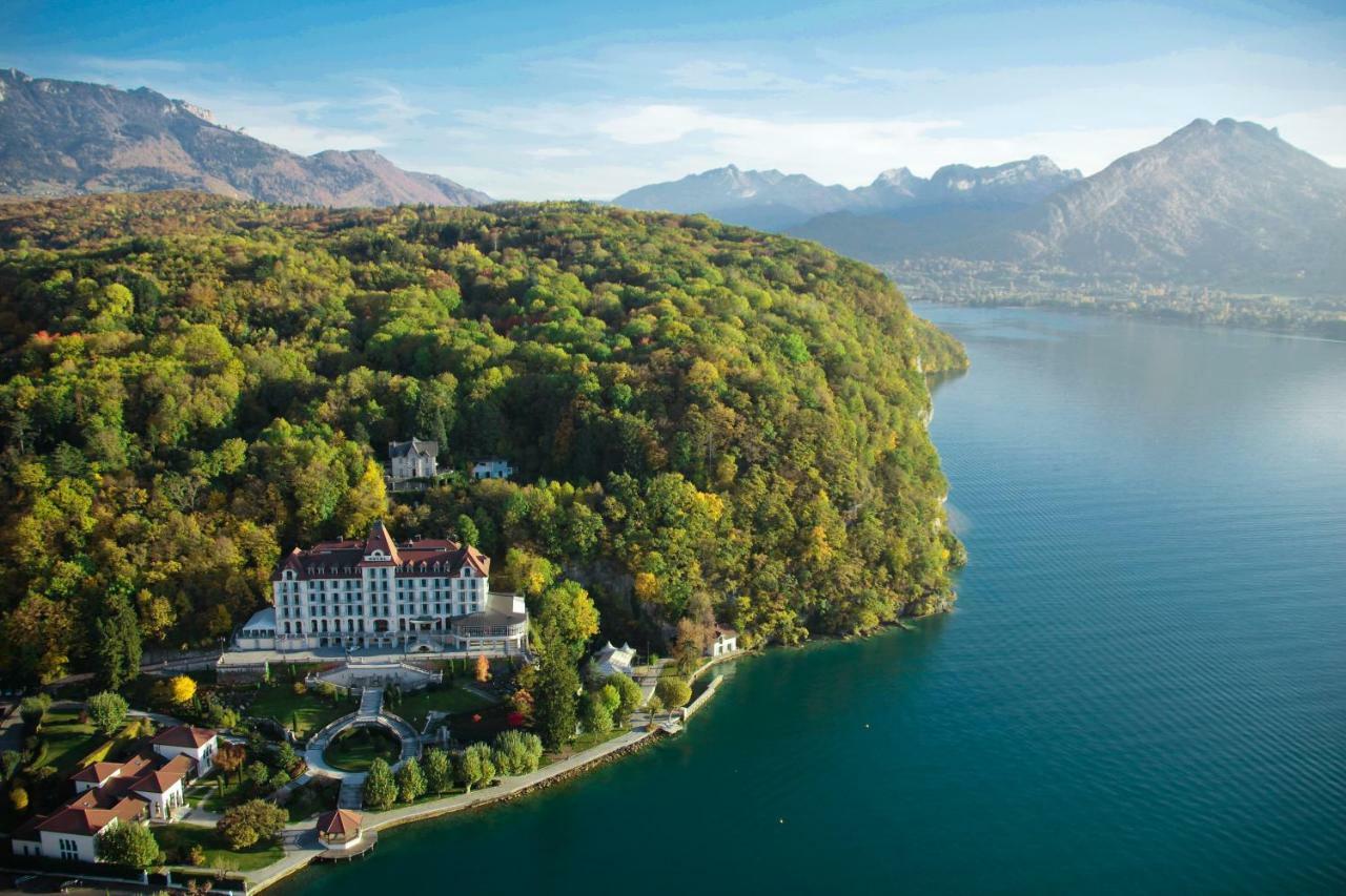 Le Palace De Menthon Exteriér fotografie Aerial view of the Dolder Grand