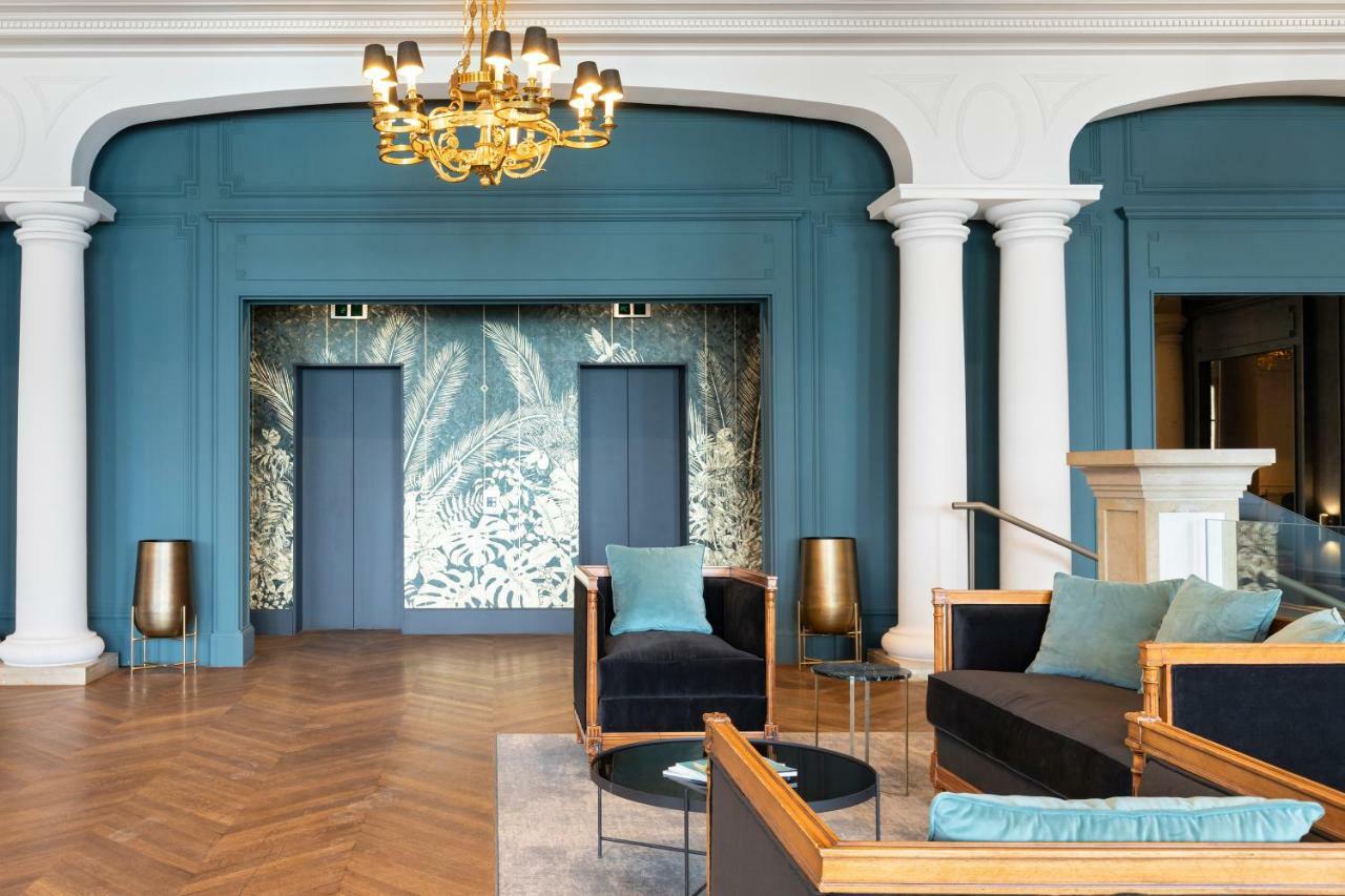 Le Palace De Menthon Exteriér fotografie The lobby of the hotel